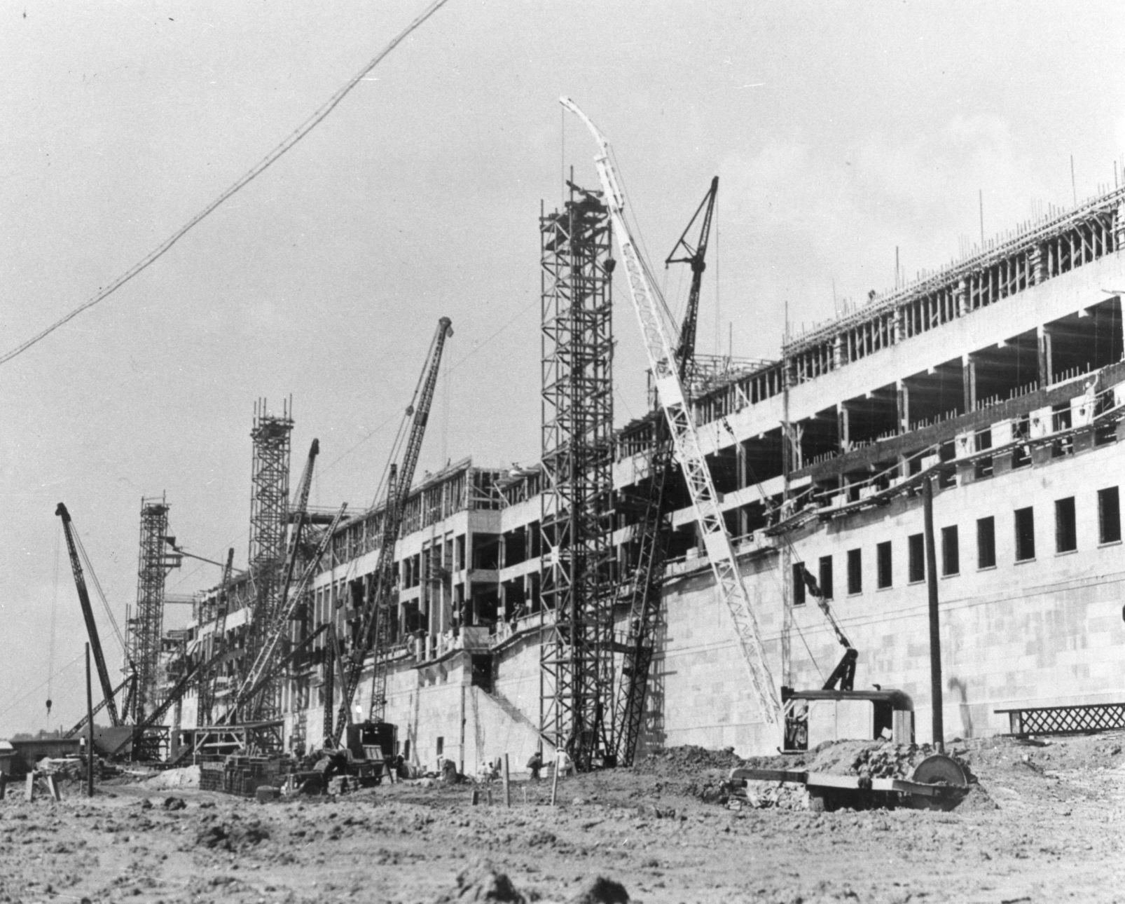 1941: Pentagon groundbreaking